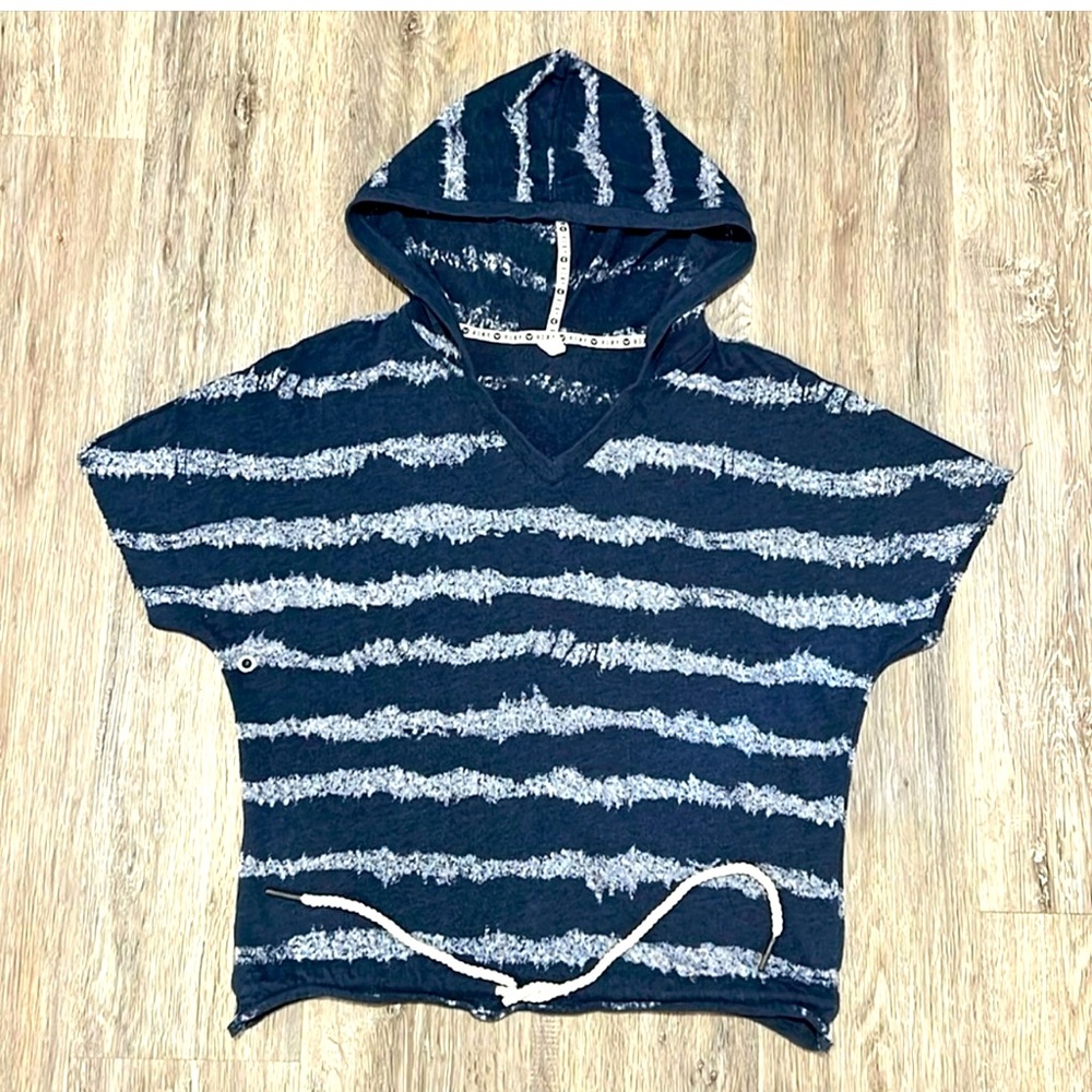 RoxySport Short Sleeve Crop Top Hoodie​​​ Boxy fit.linen like. Great for gym